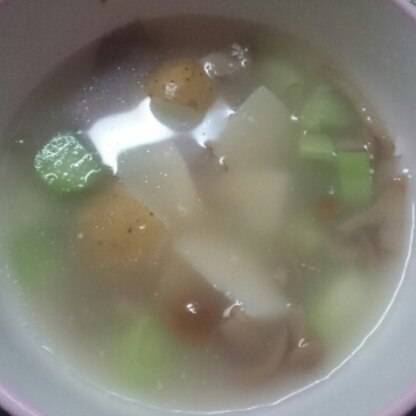 自宅にある野菜を芯、皮も使い栄養スープが出来ました!中華風味が美味しいですね♪美味しかったです(^^)ご馳走さまでした‼